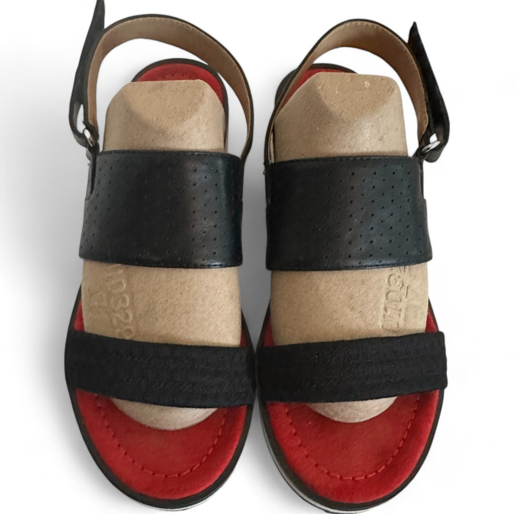 Women's Adrienne Vittadini Sandals Size 7M Black and Red